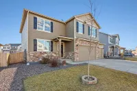 New! Family-Friendly Home with Pool Table, King Beds Отели в г. Виндзор