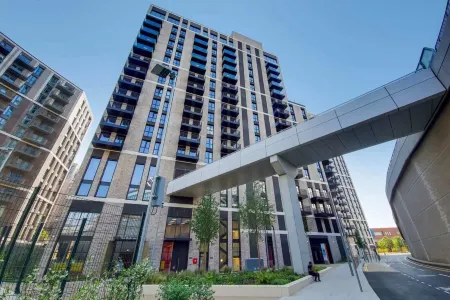 The Robinson in London Near Wembley Stadium Отели рядом с достопримечательностью «St Michael the Archangel»