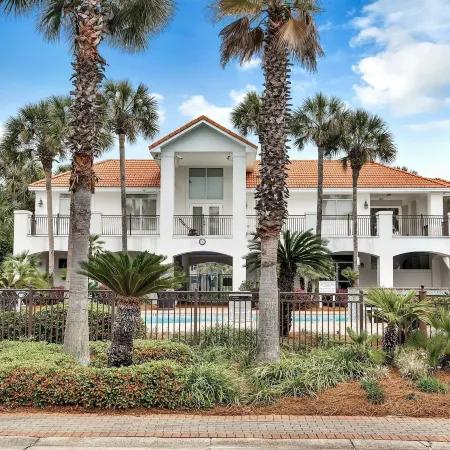 Emerald Escape Hotels in Destin