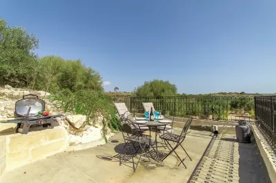 Pleasant Stone House & Jacuzzi St Martin - Happy Rentals Hotels near Fomm Ir-Rih Bay Cart Ruts