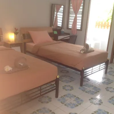 2N Guesthouse فنادق في Ban Laem