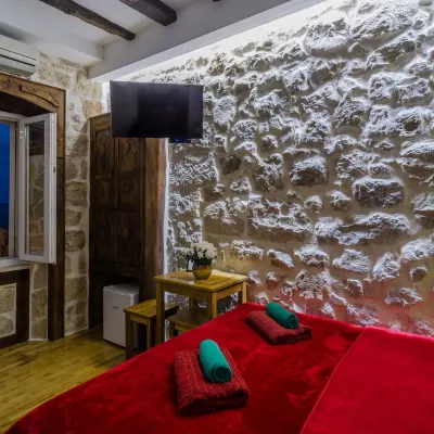 Eddie's Sea View Rooms Old Town Hoteles cerca de Palacio del Rector