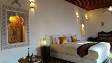 Riad Sabah Отели рядом с достопримечательностью «Аль-Карауин»