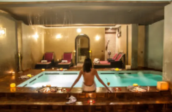 بالايس أومياد سويتس آند سبا