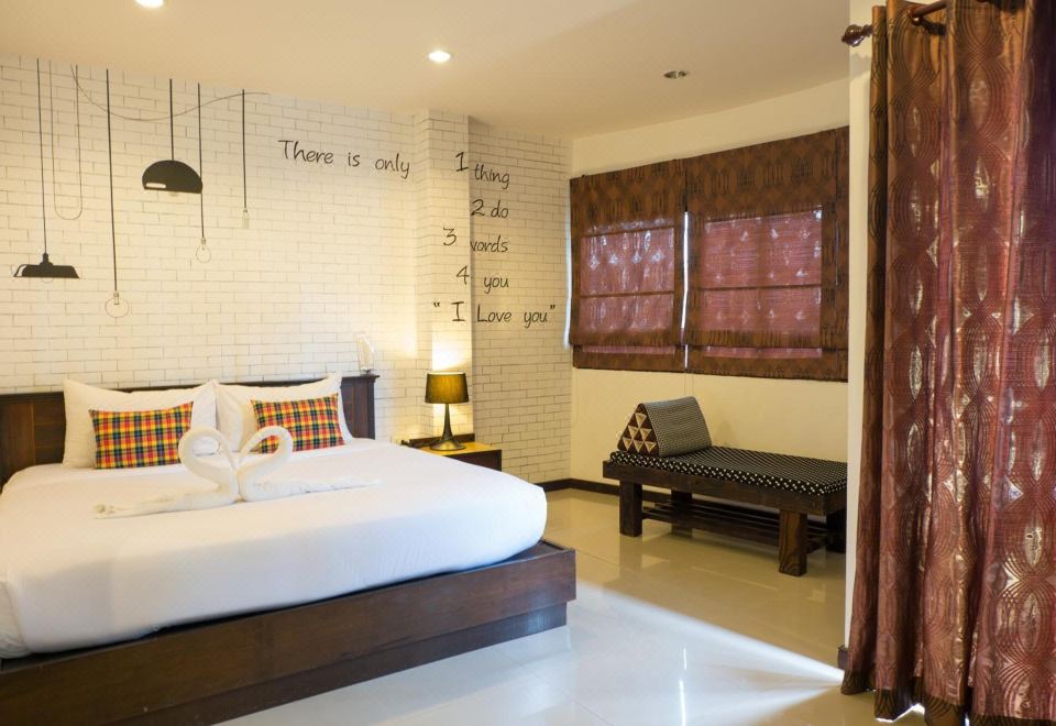 Bt Inn Patong Images
