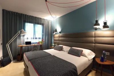 Hotel Pamplona Plaza Hotel berhampiran University of Navarre: Library