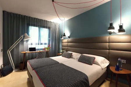Hotel Pamplona Plaza Отели в г. Куэнка де Памплона - Памплона