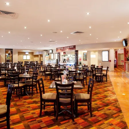 Nightcap at Balaclava Hotel