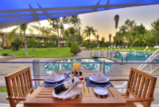 拉斯特羅希斯酒店