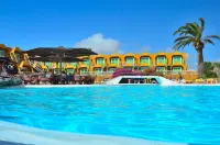 Aparthotel la Piramide - piscina