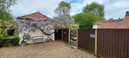 Regency Guest House Отели в г. Роксхем