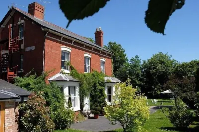 Hopbine House Hotels in 
