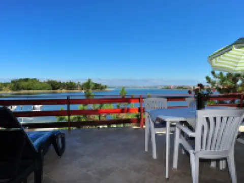 Apartments Valentina-B Hotels in Nin