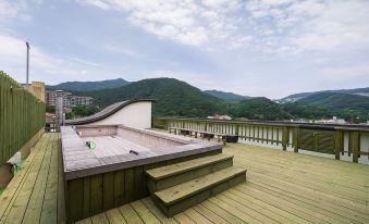 Suanbo Hotel Screen