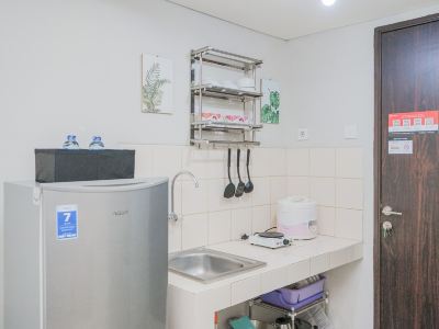 Furnished and Simple Living Studio Serpong Greenview Apartment