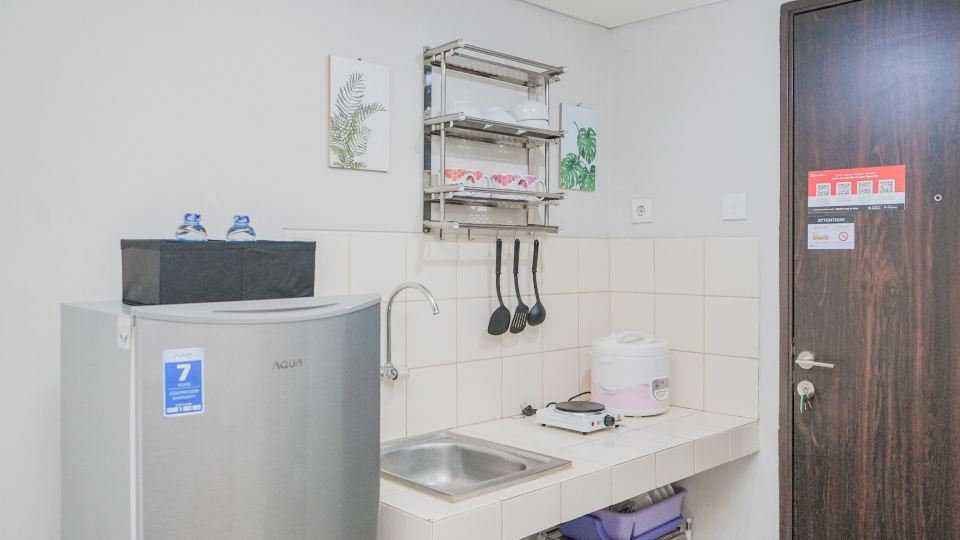 Furnished and Simple Living Studio Serpong Greenview Apartment