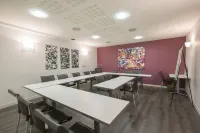 Hotel des Lices فنادق في رين