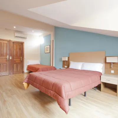 Hotel Mirador Puerta del Sol Các khách sạn gần Ga Sol