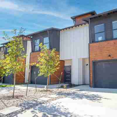 Spectacular 3 Br Plus 2 and a Half BA Apt Near Downtown Hotel Exterior