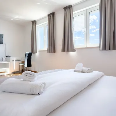 Adriatic Queen Rooms & Apartments Hotels near Park