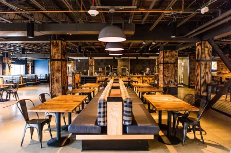 Gravity Haus Отели рядом с достопримечательностью «Riverwalk Center at Breckenridge»