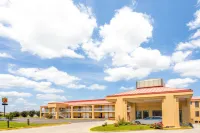 Super 8 by Wyndham Madison/Ridgeland Area Hotels in Canton