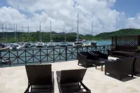 Secret Harbour Boutique Hotel and Marina فنادق في Lance aux Epines