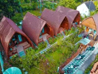The Peace Arta Bungalow Hotels near Sampalan Harbor