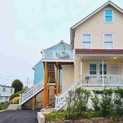 Tranquil modern upstairs apt. Close to town and beach. Just remodeled! Hotel Exterior