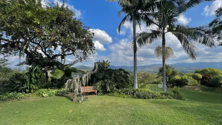 LoerieRoep Estate - Mountainview Selfcatering Accommodation Nelspruit