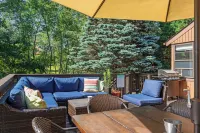 Waterside Haven by AvantStay Lakefront Hot Tub Game Room Fire Pit