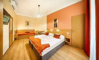 Hotel Golden City Garni