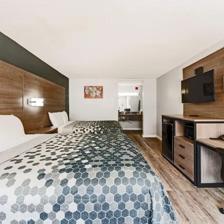 Econo Lodge Inn & Suites Near Bricktown