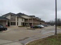 Super 8 by Wyndham Bossier City/Shreveport Area - parking