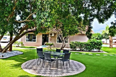 Cosy Palms Guest House Отели рядом с достопримечательностью «Заказник Моколоди»