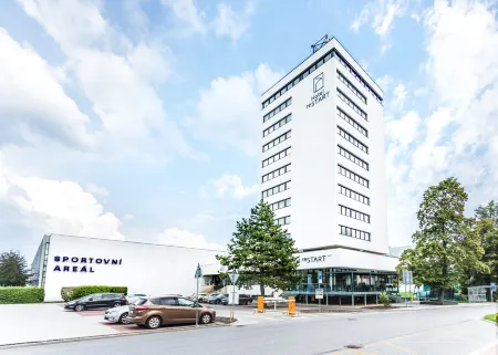 Hotel Restart Superior Отели в г. Йичин