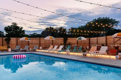 Wayfinder Newport Hotels in der Nähe von McAuley Hall