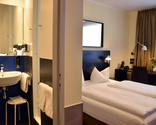 Belle Blue Zentrum Hotel berhampiran Karlstor Gate