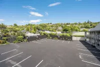 Admirals Motor Inn - Motels
