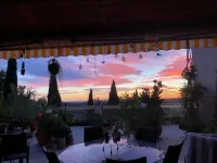 Les Roches Rouges Chambres d'hôtes Hotels in Ventabren