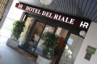 Hotel Del Riale Hotel in zona Parrocchia di San Vittore Martire - Oratorio Maschile