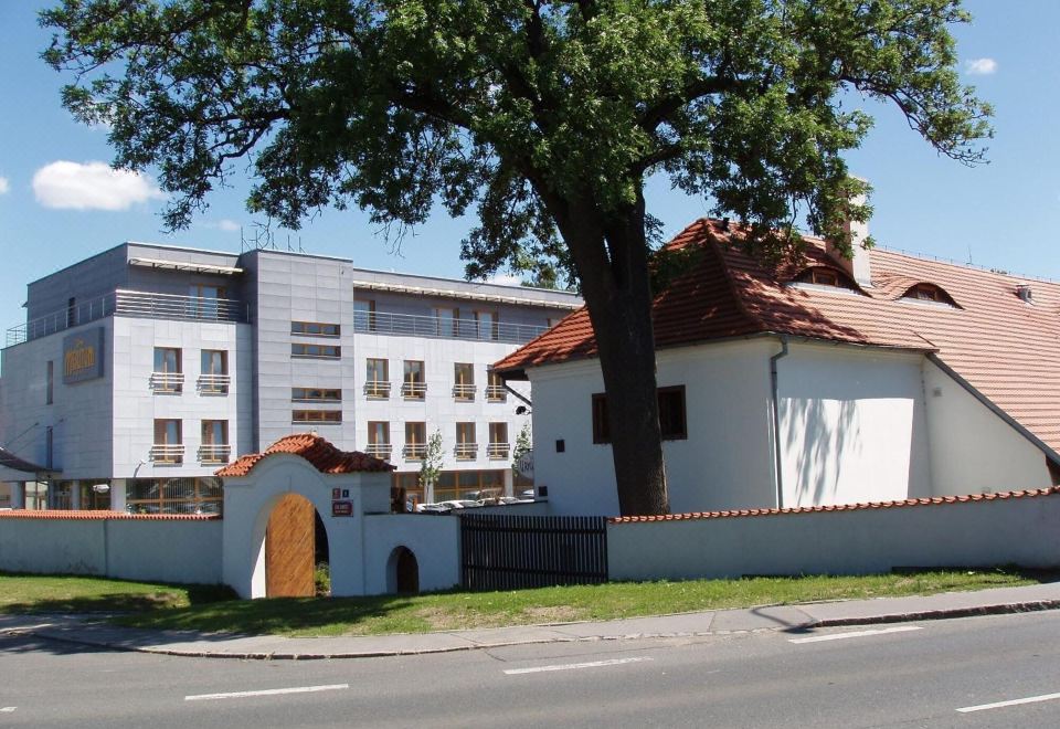 hotel overview picture