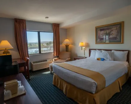 Clover Island Inn Hotels in Kennewick