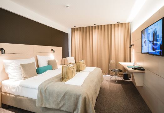 2. 호텔 써말 시라..