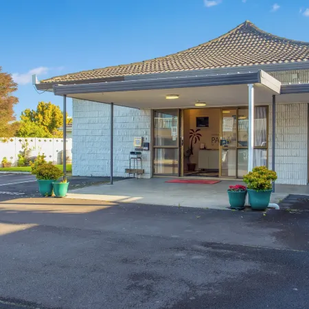 Ellerslie Palms Motel Отели рядом с достопримечательностью «Корнвол Парк»