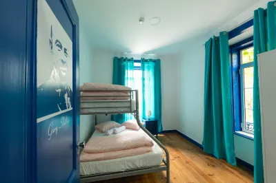 Help Yourself Hostels - Parede Hotels in Каркавелуш