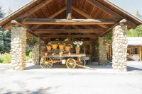 Log Inn Bonners Ferry Hotels in Bonners Ferry