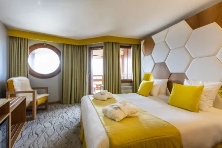 Royal Ours Blanc Boutique Hôtel & Spa Отели рядом с достопримечательностью «Альп-д’Юэз»