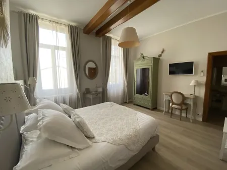 La Maison du Poëlon Отели в г. Лонгаж