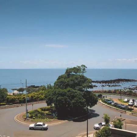 Oaks Redcliffe Mon Komo Suites